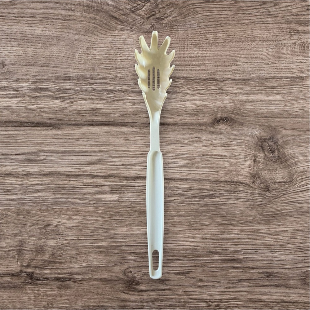 Vintage Ekco Nylon Plastic Almond Beige Slotted Spaghetti‎ Server Spoon